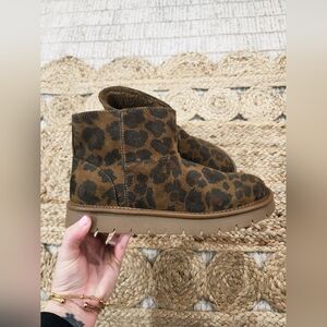 Universal T womens Chetta Priny Boots